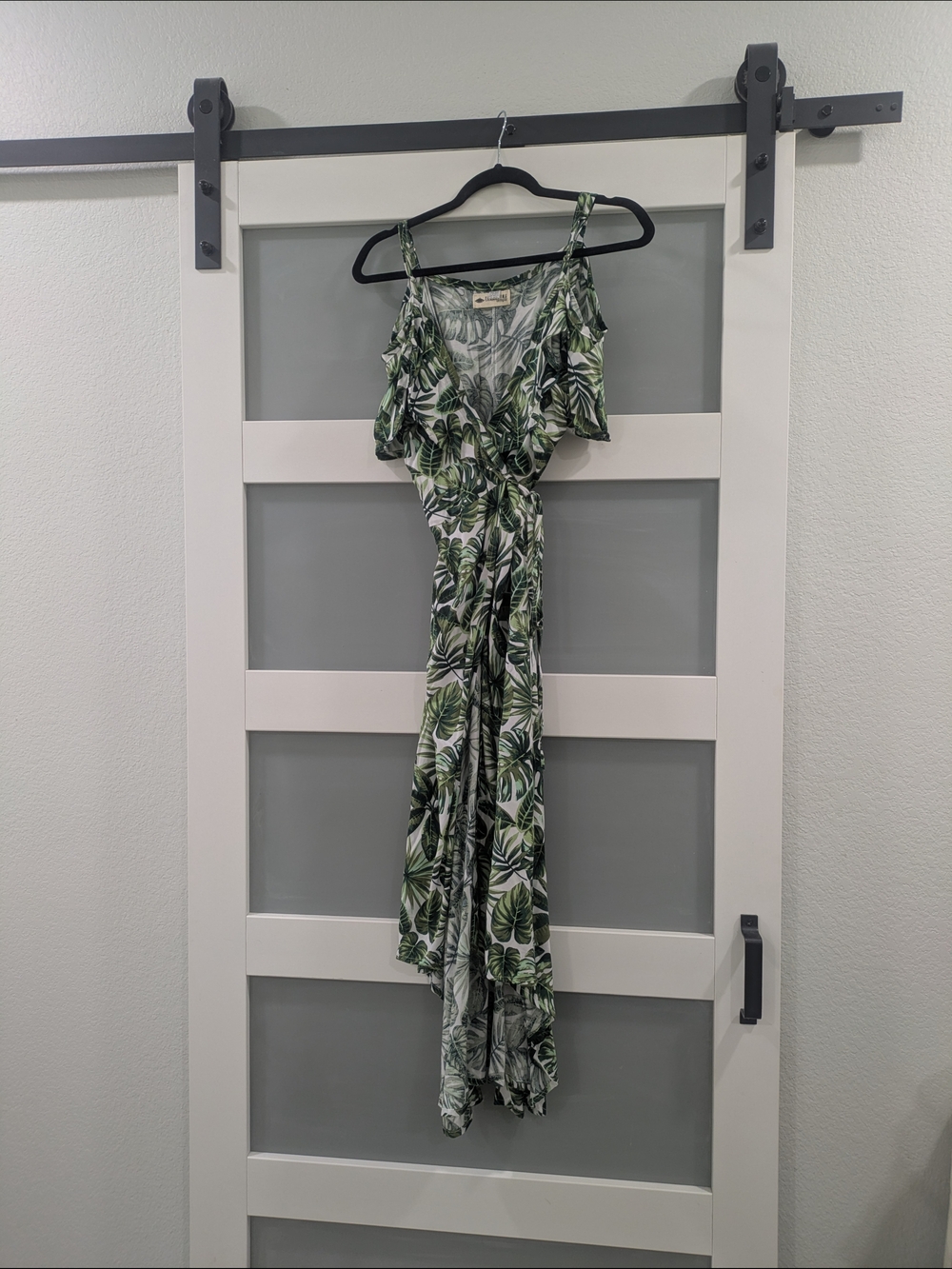 Tropical Leaf Green Maxi Dress with Ruffle Shoulders
